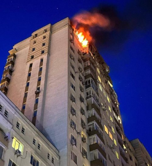 مبنى يحترق في كييف، أوكرانيا. الصورة: 30 مايو/أيار 2023