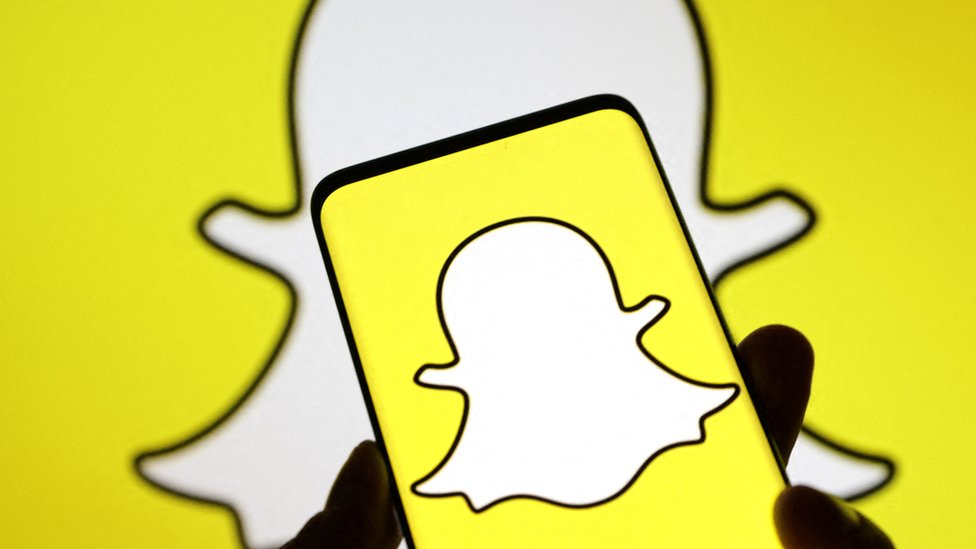 Snapchat Family Centre: What is it and how does it work? - CBBC Newsround