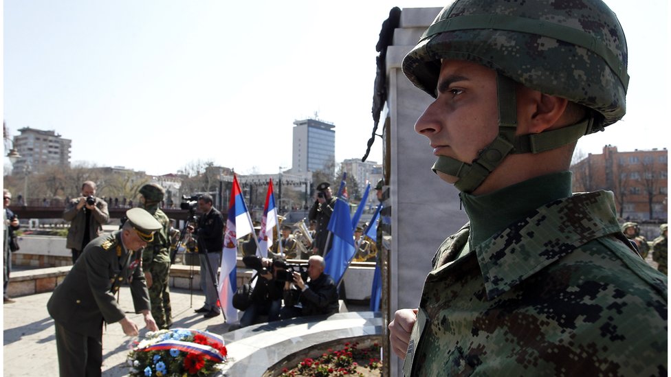 Ceremonia de aniversario del bombardeo de Serbia