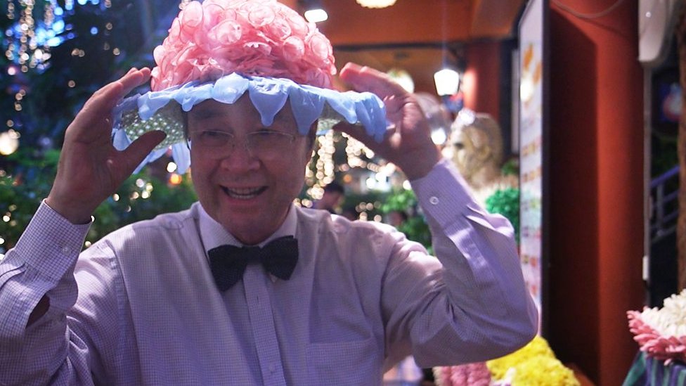 "Estoy intentando salvar vidas pero también oportunidades y futuros", dice el "Rey de los condones". Michai Viravaidya, el "Rey de los condones" de Tailandia