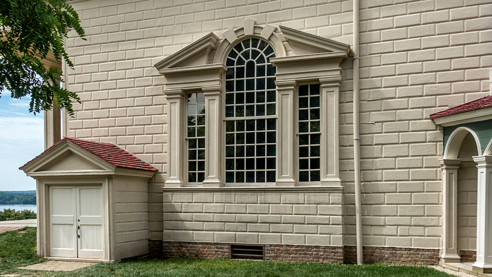 Деталь окна Маунт Вернон, Вирджиния, США - строительство завершено в 1778 году