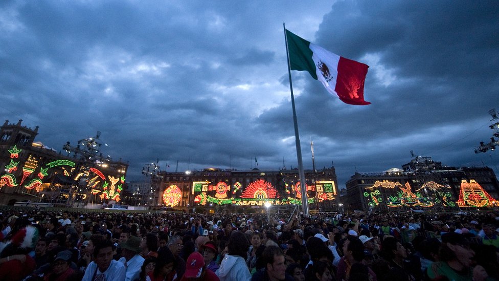 Una consulta a los habitantes de Ciudad de México podría ser una opción para definir su gentilicio. El Zócalo de Ciudad de México