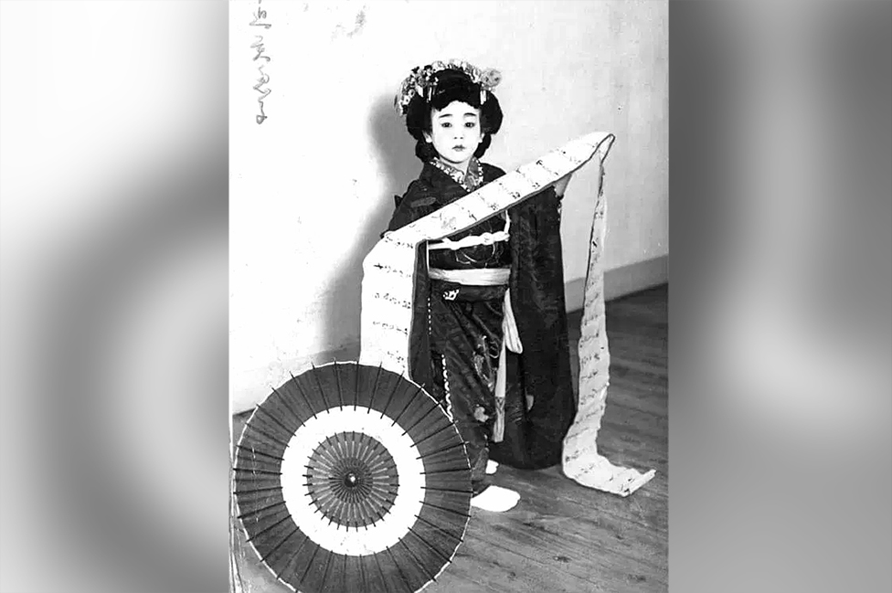 Ребенок в традиционном японском платье