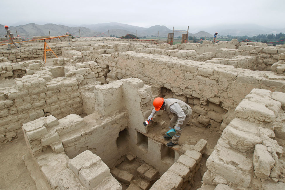 El hallazgo de la tumba en El Castillo de Huarmey en 2012 fue uno de los descubrimientos más importantes de los últimos años en Perú. Sitio arqueológico El Castillo de Huarmey