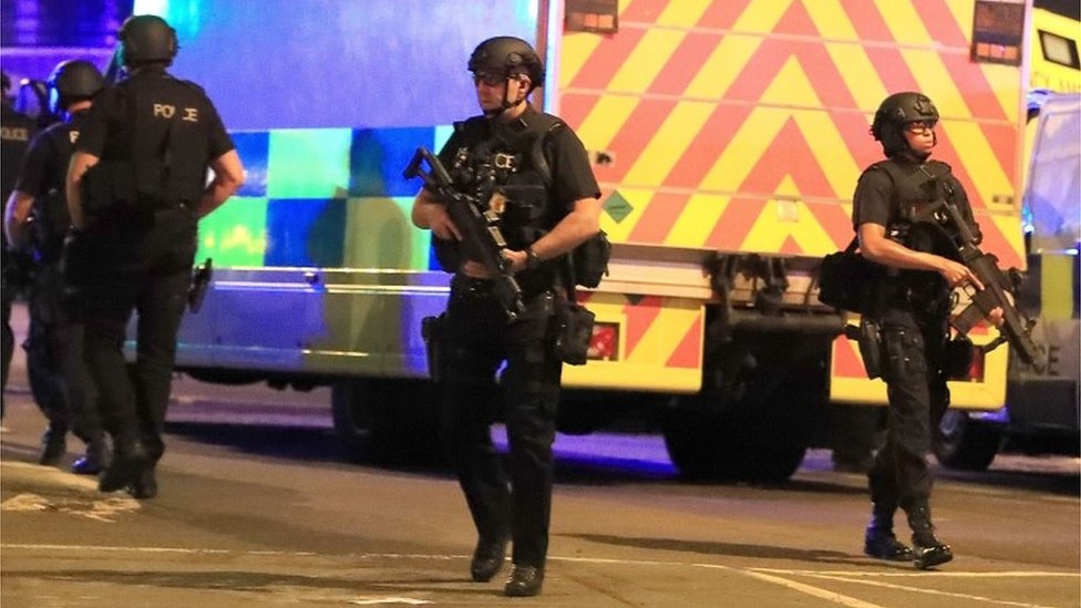 Полиция на Манчестер Арене 22 мая 2017 г.