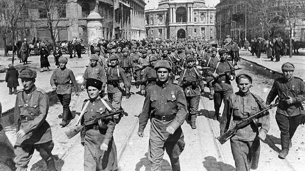 Tropas soviéticas en Odesa.