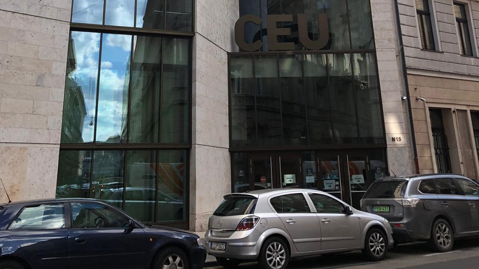 Старая штаб-квартира ЦЕУ в Будапеште сейчас по большей части заброшена