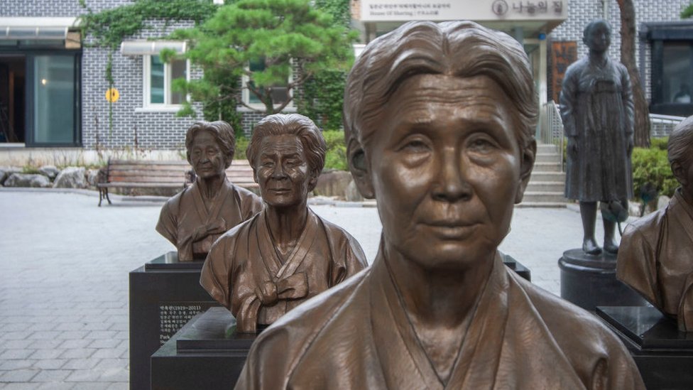 Estatua en homenaje a las mujeres de confort de Corea del Sur.
