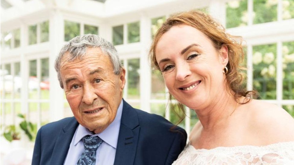 Саманта Эндрюс-Пирс и ее отец Терри в день свадьбы