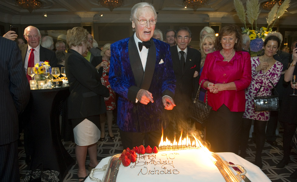 Николас Парсонс на вечеринке в честь своего 90-летия в отеле Churchill в Лондоне 8 октября 2013 г.