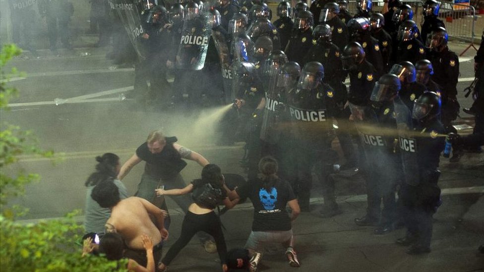 Hubo enfrentamientos con la policía en las calles de Phoenix. protestas
