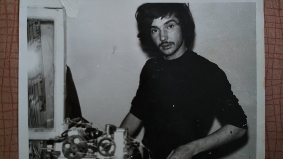 Vladimir en su juventud cuando trabajaba en el cinema. (Crédito: Paul Harris). Vladimir Voskresenskiy