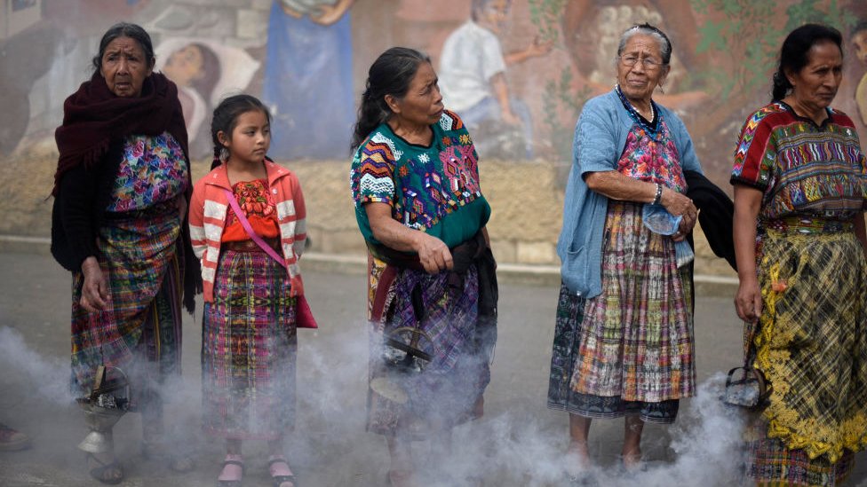Mujeres en la calle en Guatemala.
