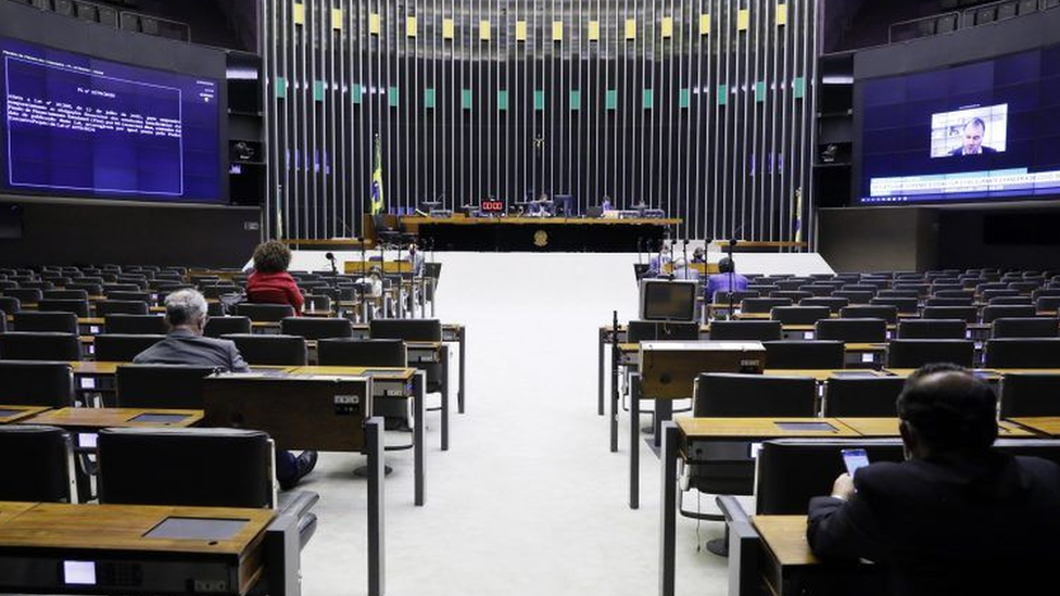 Plenário da Câmara dos Deputados realiza votações virtuais na pandemia de covid-19