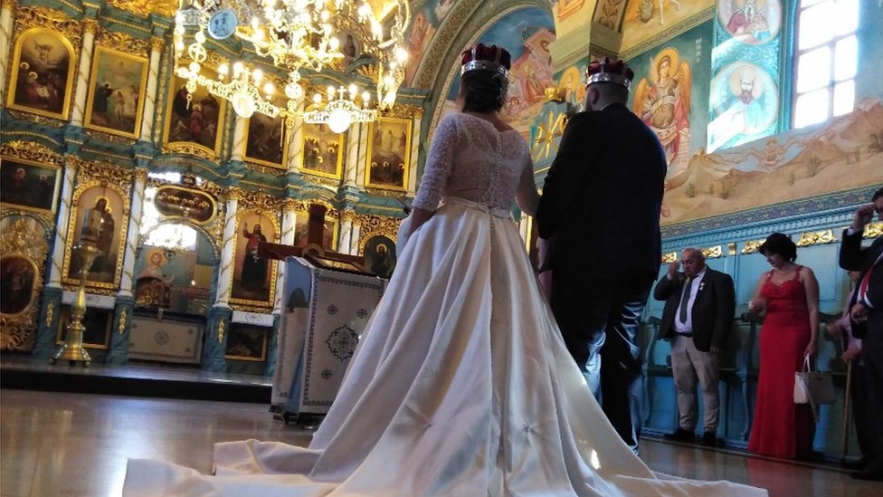 Tradicionalna venčanja u vreme korone postala su retkost