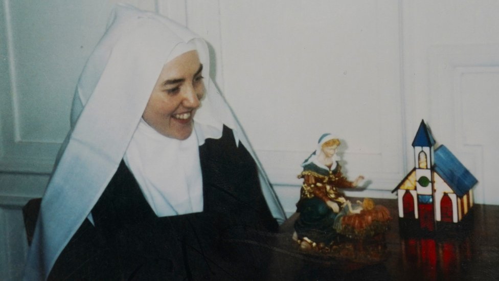 Lisa Opala cuando era monja