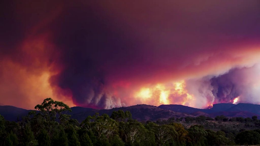 Australia fires: Canberra bushfire time lapse video - CBBC Newsround