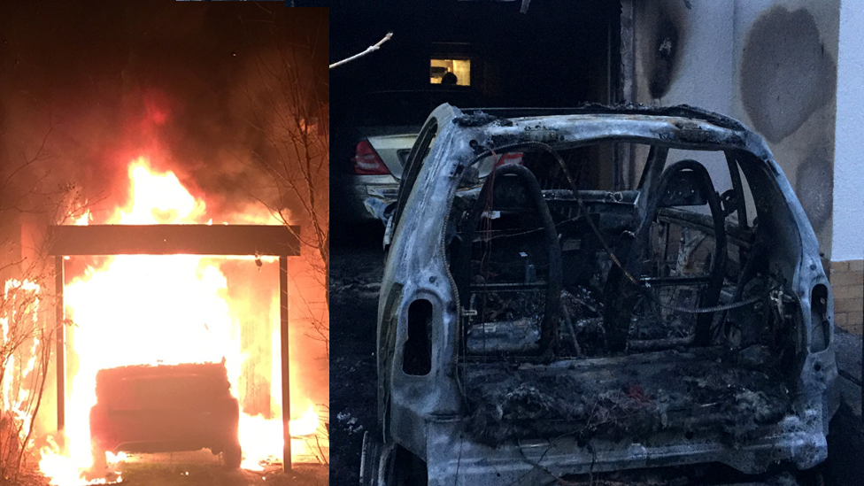Составное изображение машины Ферата Коджака, которая была подожжена в 2018 году. Композитный показывает автомобиль до и после того, как он был сожжен