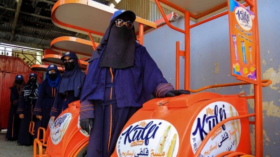 阿富汗婦女銷售冰淇淋