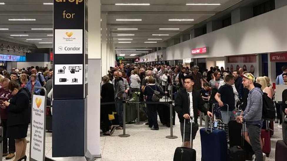 Flight delays after Manchester Airport check-in fails - BBC News