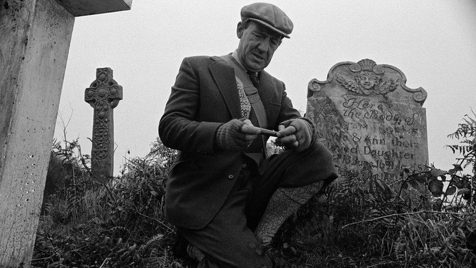 Майкл Хордерн в роли профессора в версии Джонатана Миллера «Свист и я приду к тебе», классической истории о привидениях М. Р. Джеймса, показанной на BBC1 во вторник, 7 мая 1968 года.