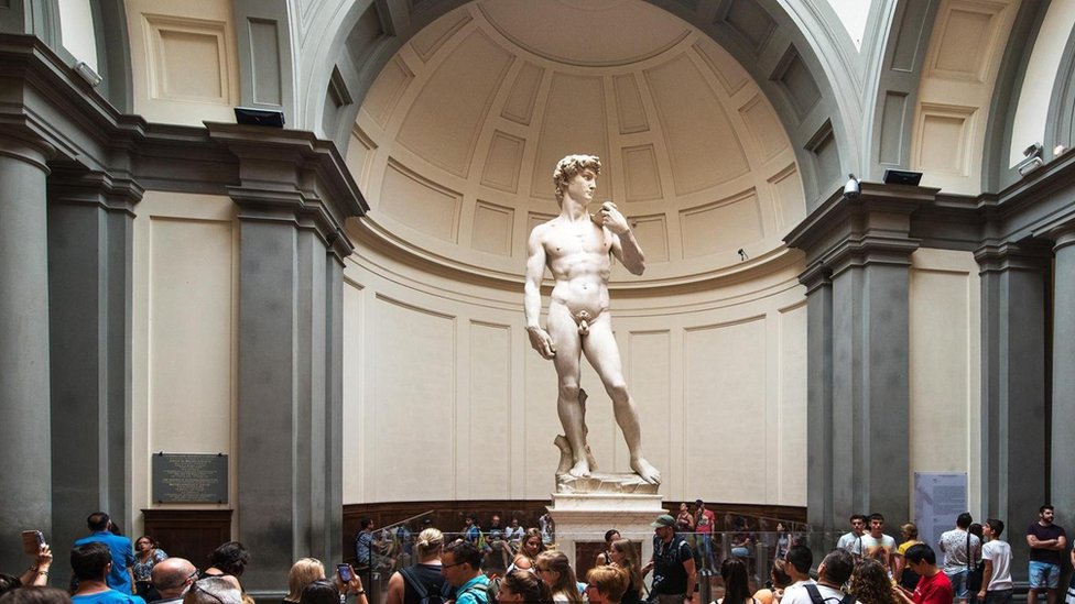 Bluefish organizó una cena privada para seis personas a los pies del David de Miguel Ángel en la Galleria dell'Accademia en Florencia. el david de miguel ángel