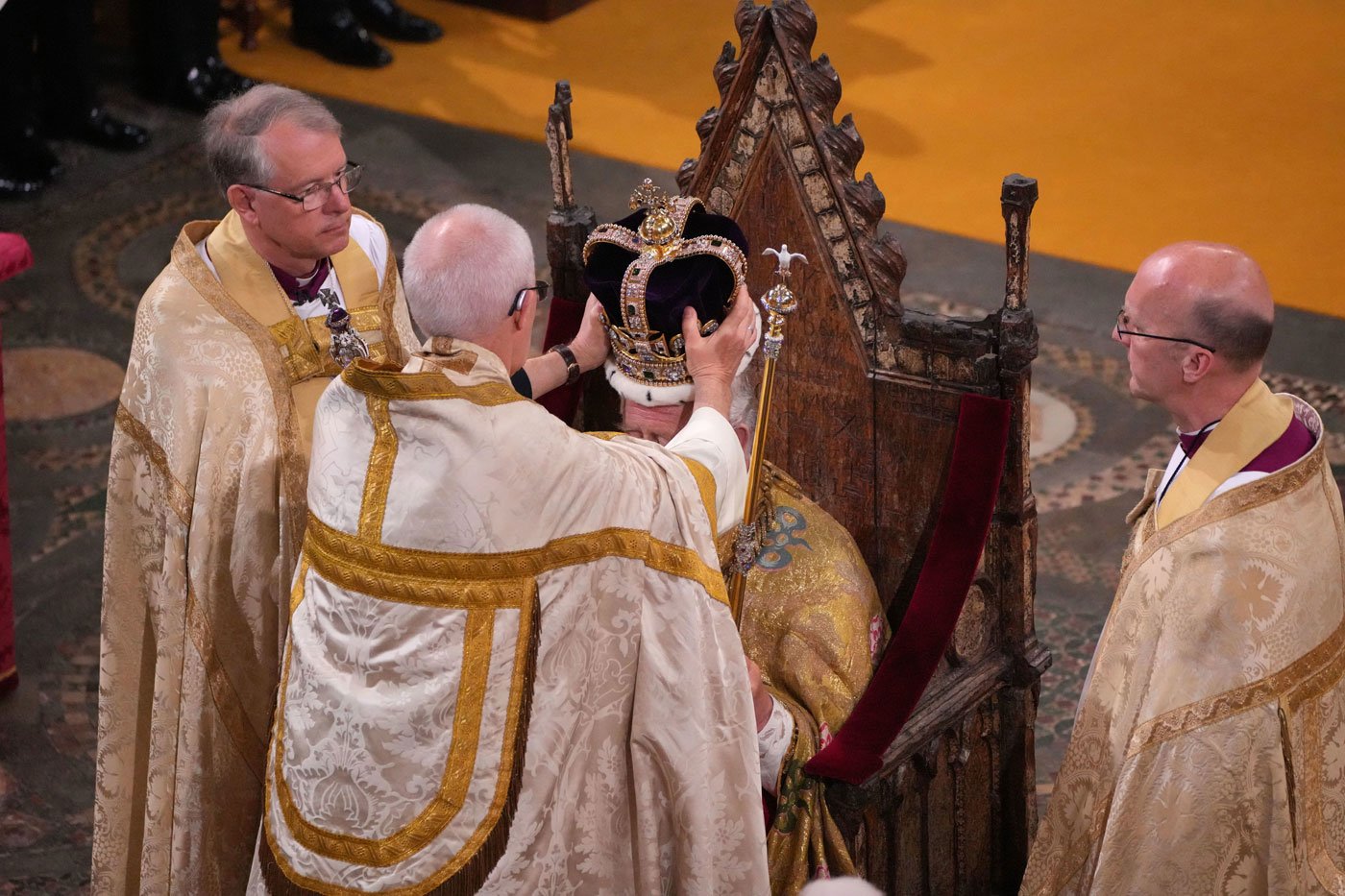 The Archbishop of Centerbury places the St Edward's Crown on the head of King Charles III