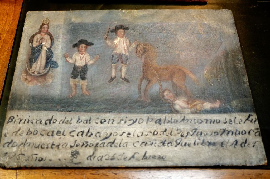 Una de las pinturas exvotos restituidas a México