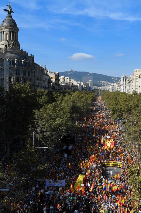 Catalonia Crisis Thousands Rally In Barcelona For Spanish Unity Bbc News bbc com