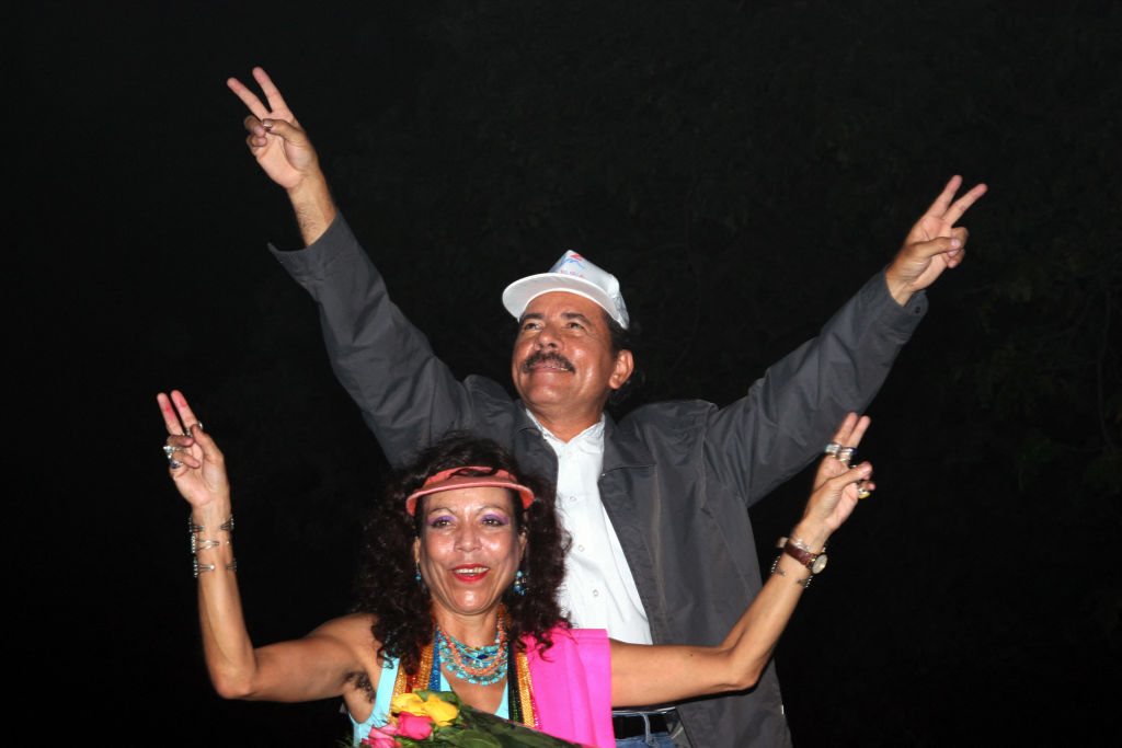 Daniel Ortega y su esposa, la vicepresidenta Rosario Murillo