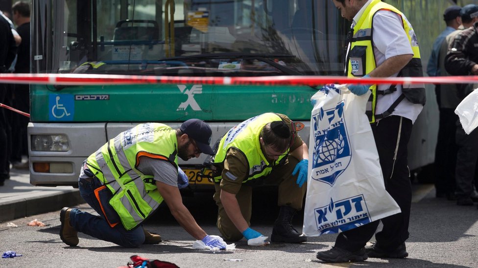 Israelis injured in new spate of stabbings BBC News