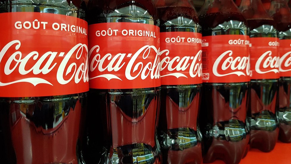Bandiet Margaret Mitchell Diplomatieke kwesties Coca-Cola suspends social media advertising despite Facebook changes - BBC  News