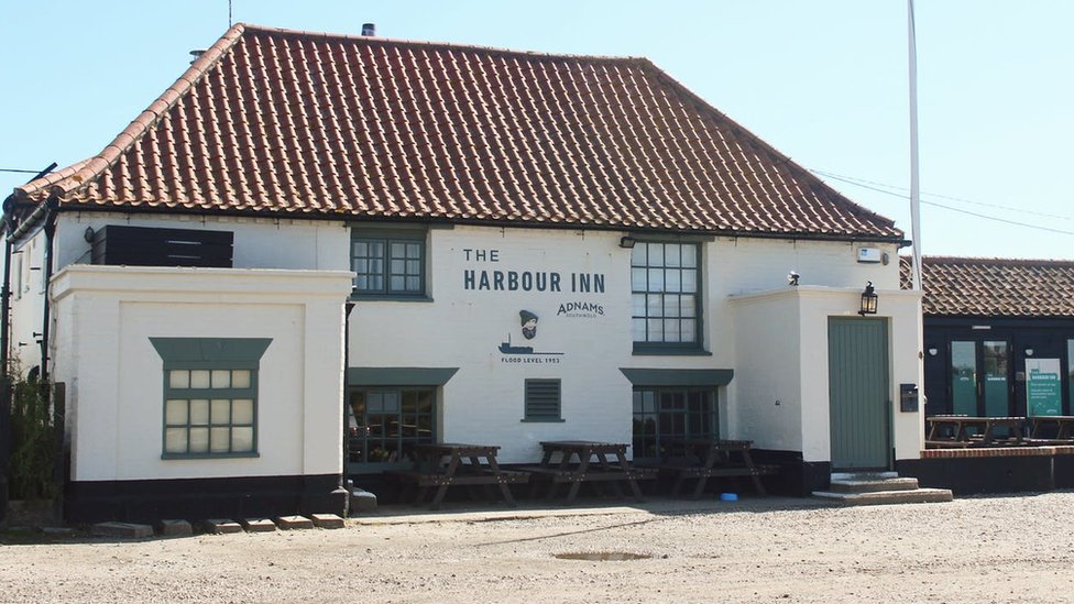 Паб Harbour Inn в Саутволде, Саффолк.