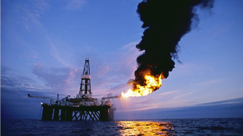 منصة تنقيب عن النفط