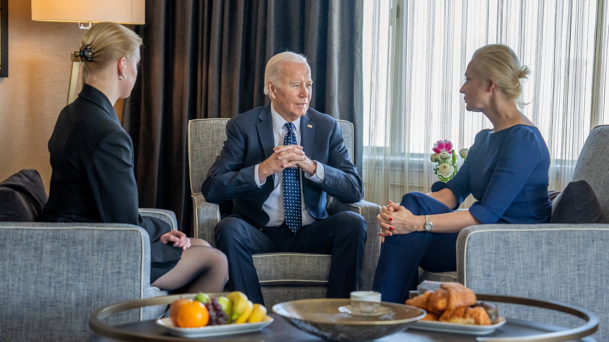President Biden meets Alexei Navalnys widow and daughter