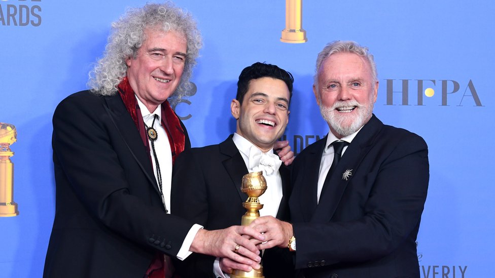 Rami Malek y los miembros de Queen en los Globos de Oro