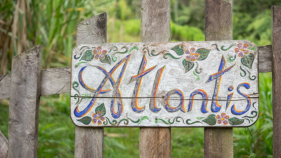 Cartel con el nombre Atlantis