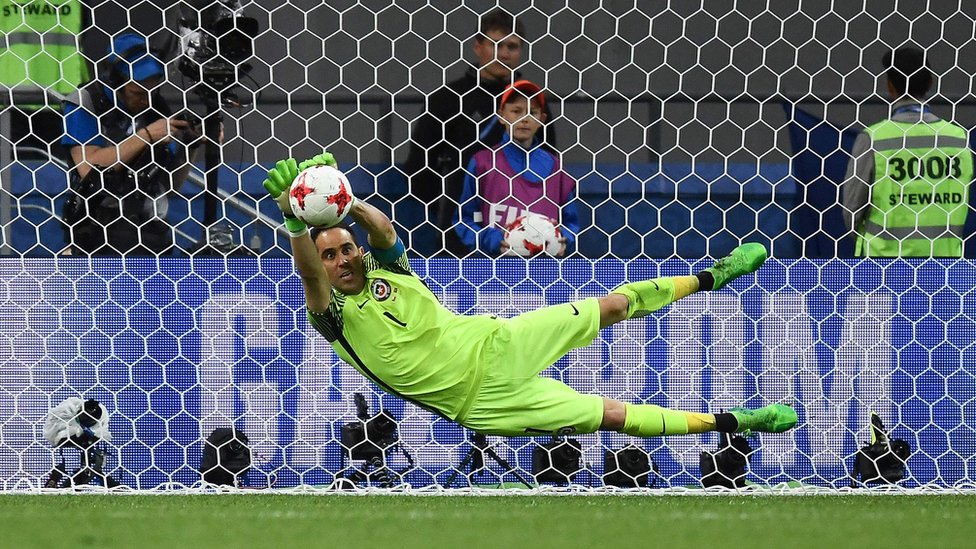 En Inglaterra ironizaron sobre la gran actuación de Bravo en contraste con la difícil temporada que vivió con el Manchester City. Claudio Bravo