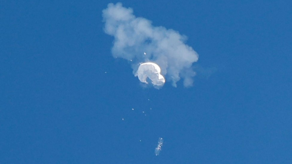 Imagen del globo tras ser derribado por EE.UU.