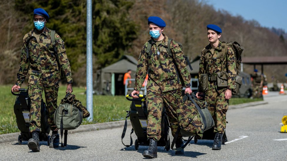 Швейцарские солдаты мобилизованы на борьбу со вспышкой Covid-19