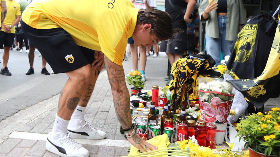 Fudbal i nasilje: Navijač atinskog AEK-a ubijen u tuči sa pristalicama zagrebačkog Dinama, smenjeno sedam zvaničnika grčke policije 3 AEK, atinski AEK