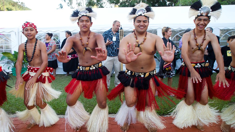 Танцоры Островов Кука в традиционной одежде