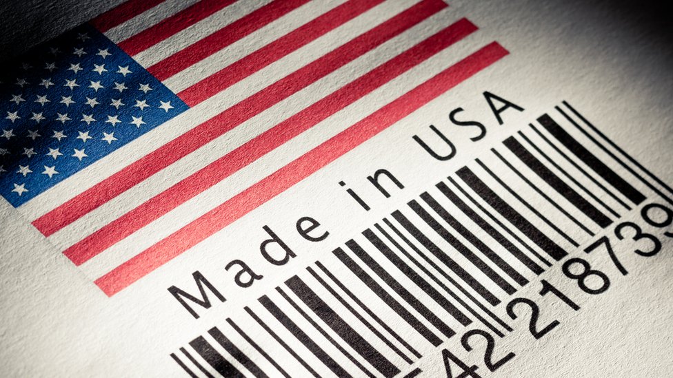 Un producto con una bandera de Estados Unidos impresa y un logo que lee "Hecho en EEUU"