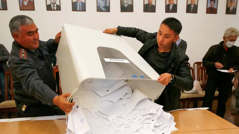Emptying ballot box after the vote
