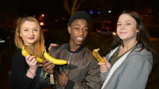 Oceana customers carrying bananas