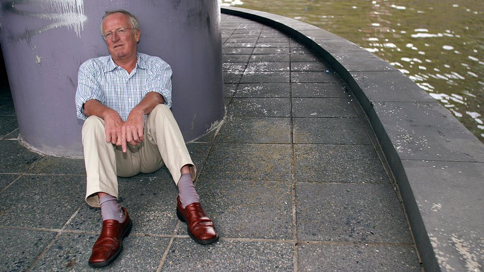 Robert Fisk, veteran UK journalist, dies aged 74