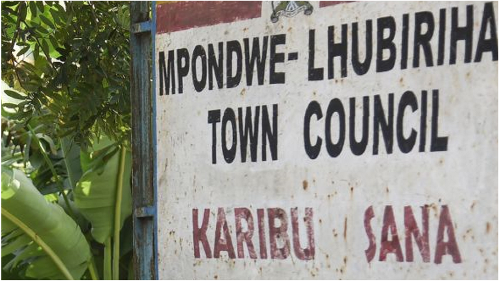 لافتة للمجلس البلدي مبوندوي- لوبيريها