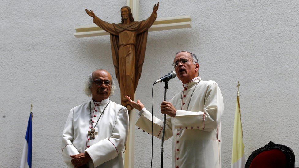 El cardenal Leopoldo Brenes y Silvio Báez, obispo de Managua.