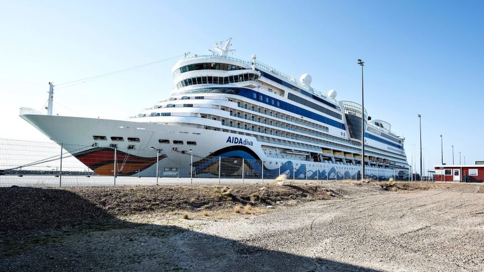 Круизный лайнер Aida Diva пришвартовался в Дании