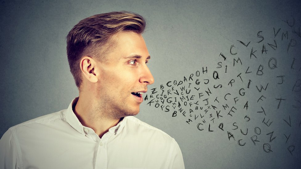 Las mejoras fueron evidentes en la pronunciación. Hombre hablando